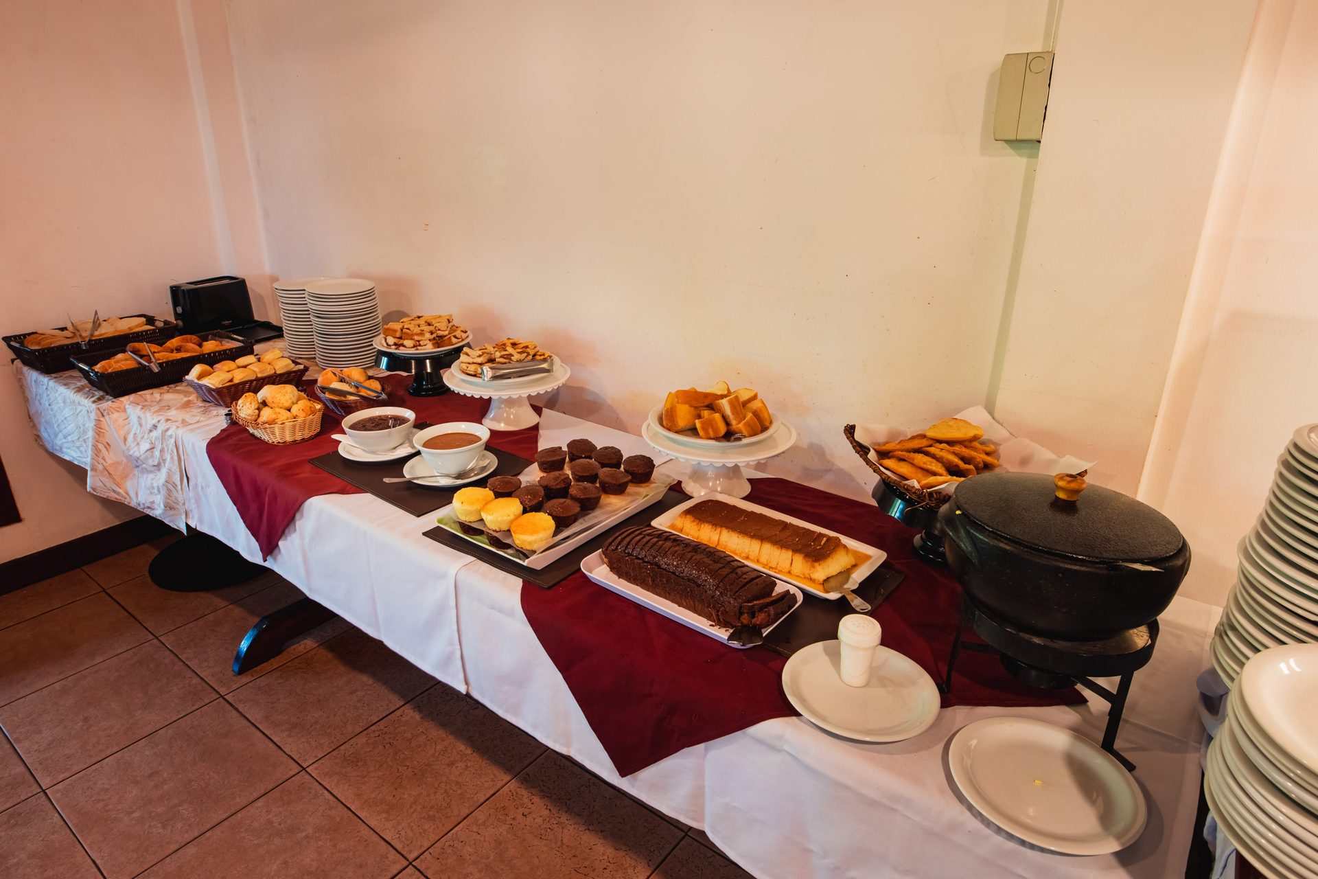 Desayuno buffet de Marcopolo Suites Iguazú
