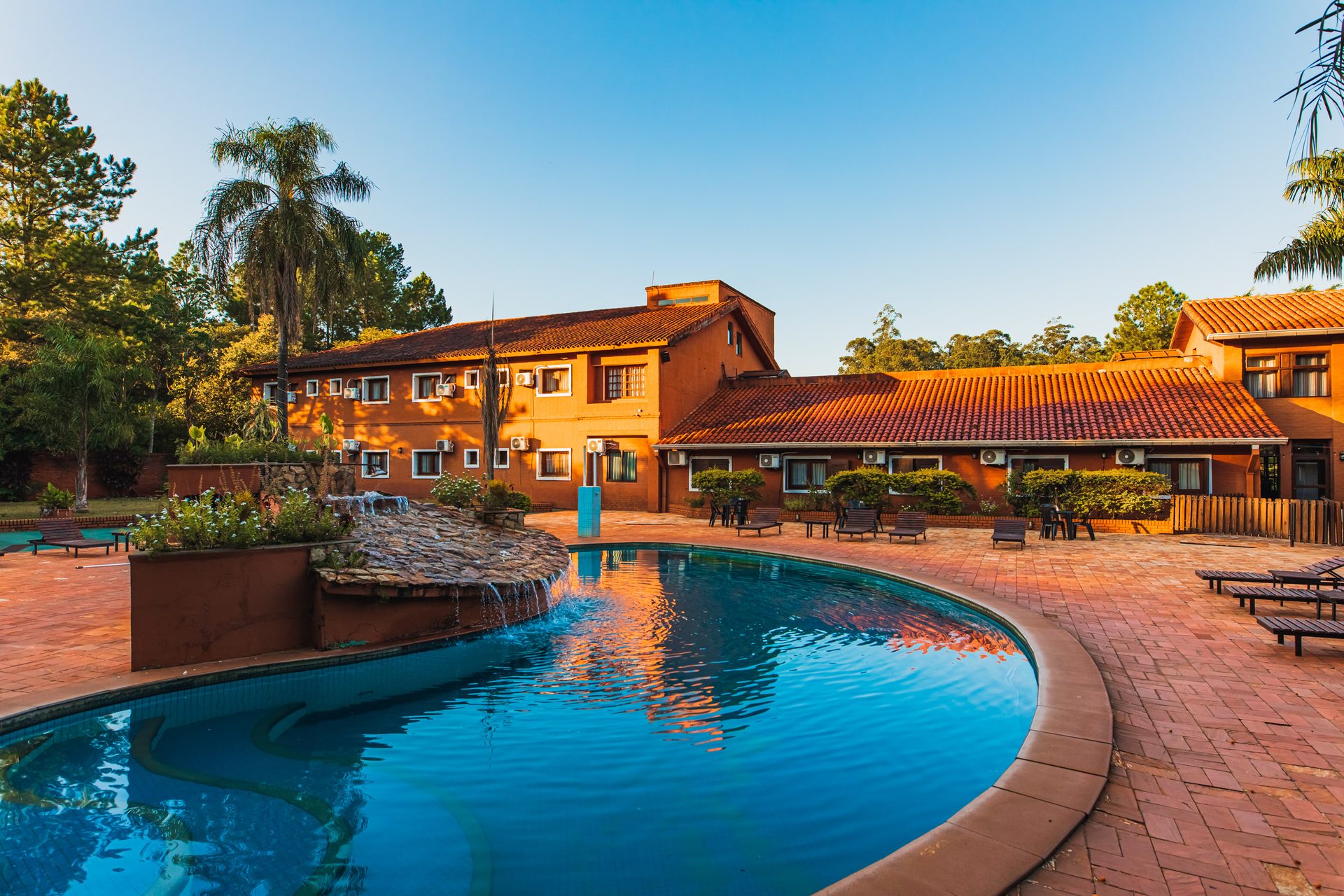 Piscina de Marcopolo Suites Iguazú